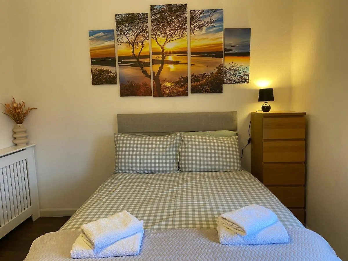 Lovely 2 Bedroom Entire Flat Near Aurther\'S Seat contacts