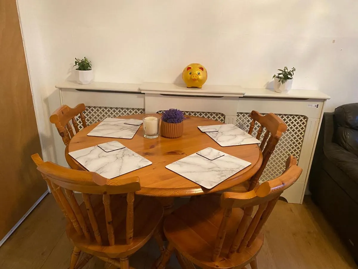 Lovely 2 Bedroom Entire Flat Near Aurther'S Seat Edinburgh 0*,  United Kingdom